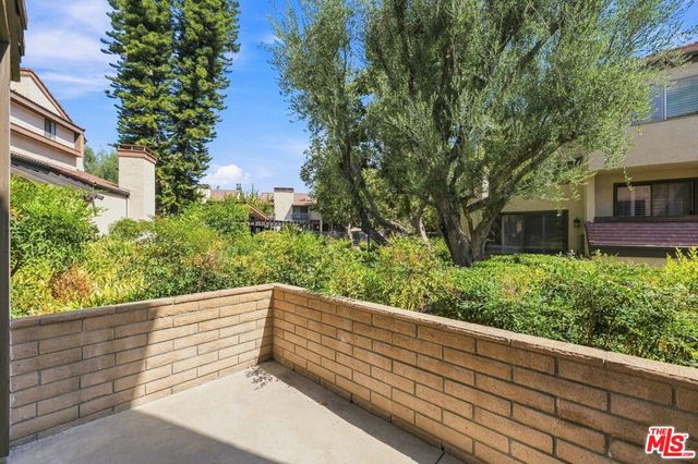 21801 Burbank Boulevard 83, Los Angeles, CA 91367