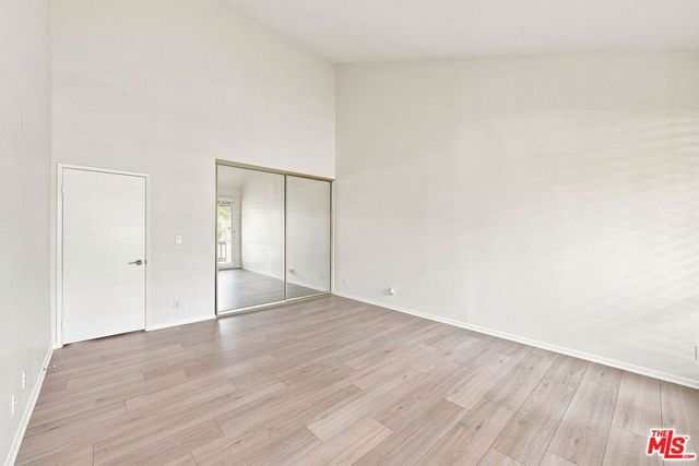 21801 Burbank Boulevard 83, Los Angeles, CA 91367