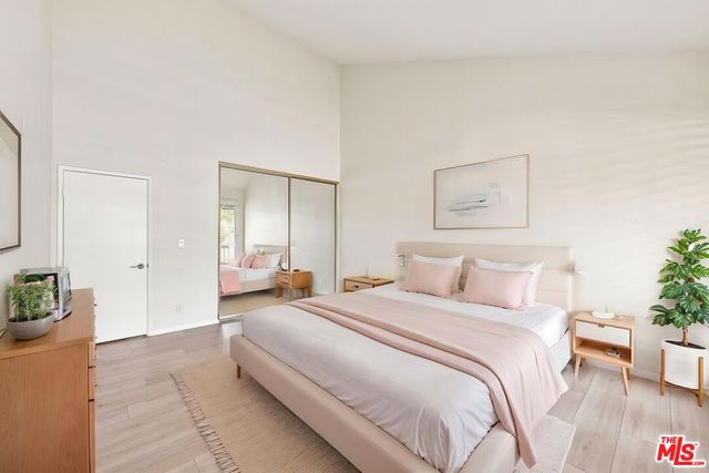 21801 Burbank Boulevard 83, Los Angeles, CA 91367