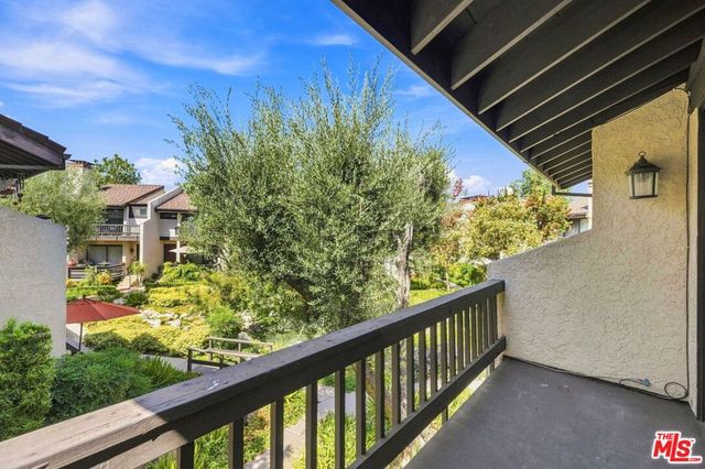 21801 Burbank Boulevard 83, Los Angeles, CA 91367