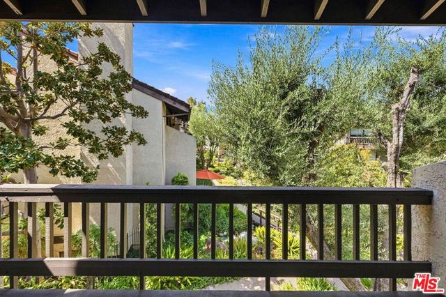 21801 Burbank Boulevard 83, Los Angeles, CA 91367
