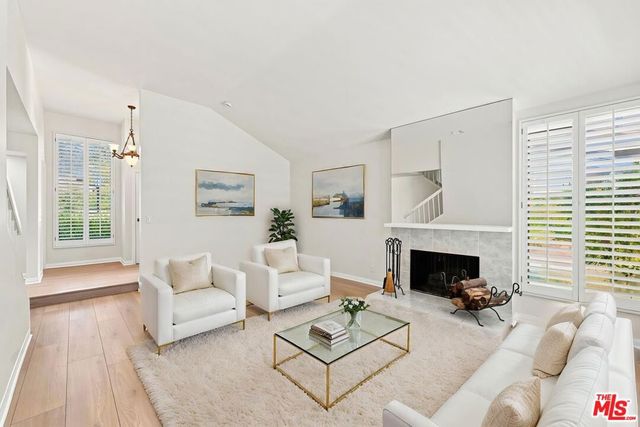 21801 Burbank Boulevard 83, Los Angeles, CA 91367