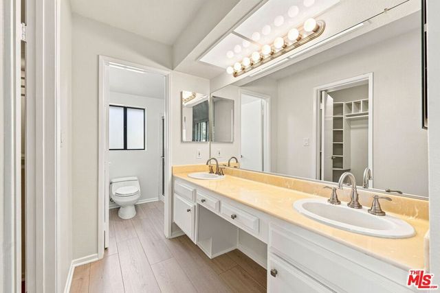 21801 Burbank Boulevard 83, Los Angeles, CA 91367