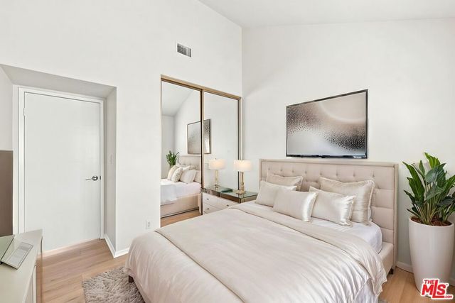 21801 Burbank Boulevard 83, Los Angeles, CA 91367