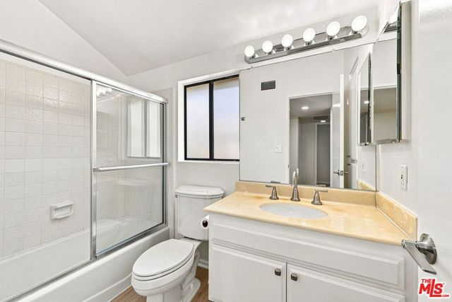 21801 Burbank Boulevard 83, Los Angeles, CA 91367