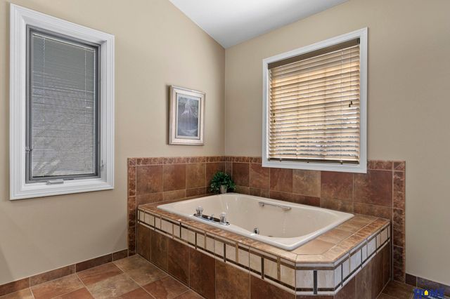 721 Cambrian Court, Lincoln, NE 68510