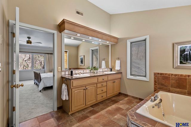 721 Cambrian Court, Lincoln, NE 68510