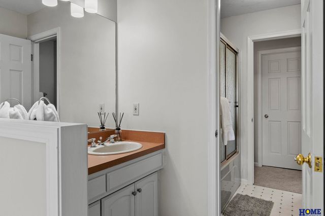 721 Cambrian Court, Lincoln, NE 68510