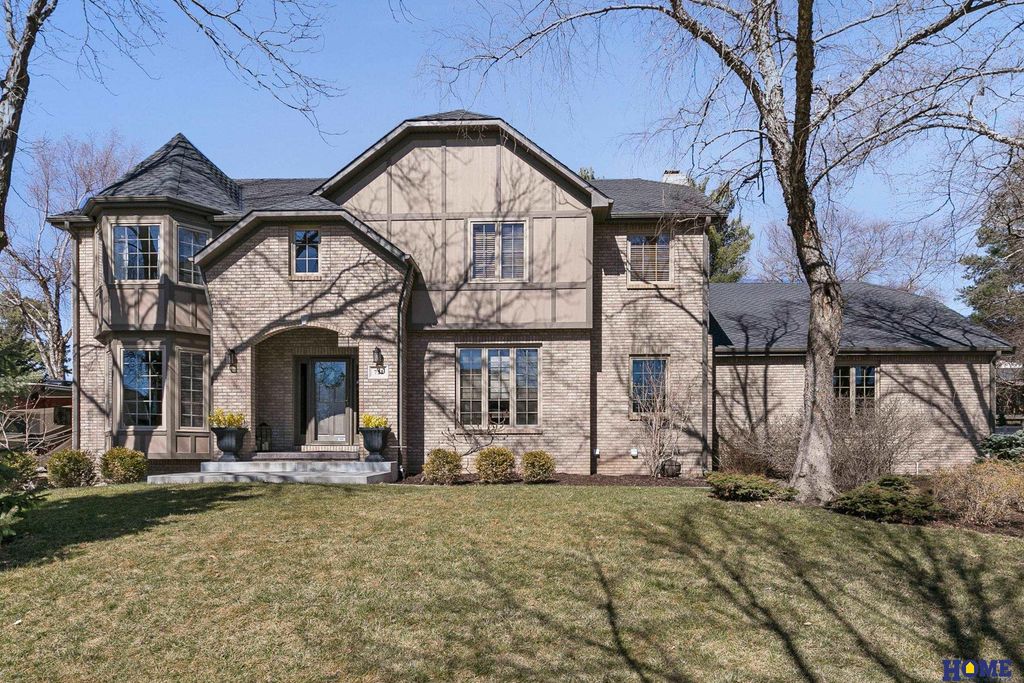 721 Cambrian Court, Lincoln, NE 68510