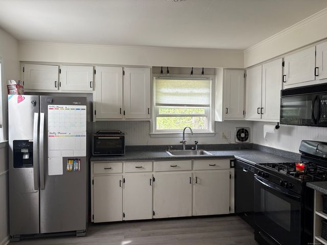 86 Applewood Drive, Meriden, CT 06450