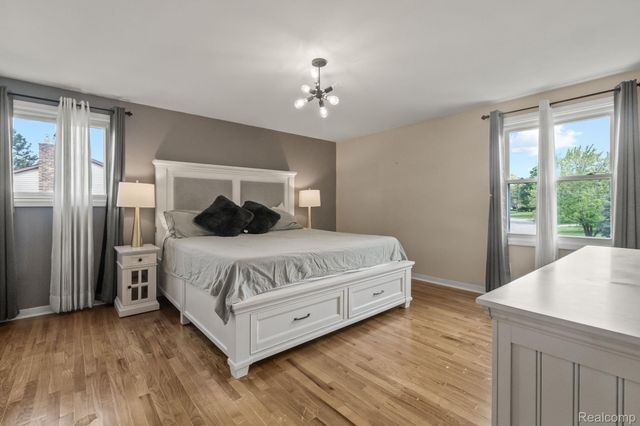 1916 Squirrel Valley Drive, Bloomfield Hills, MI 48304