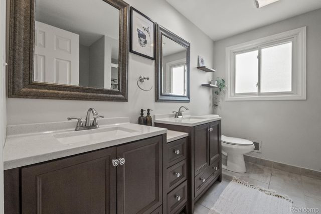 1916 Squirrel Valley Drive, Bloomfield Hills, MI 48304