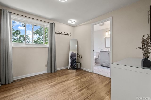 1916 Squirrel Valley Drive, Bloomfield Hills, MI 48304