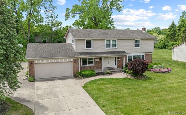 1916 Squirrel Valley Drive, Bloomfield Hills, MI 48304