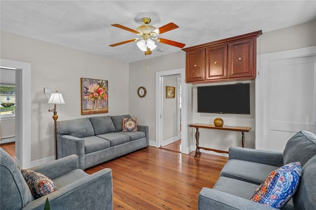 6 Vanner Street, Johnston, RI 02919