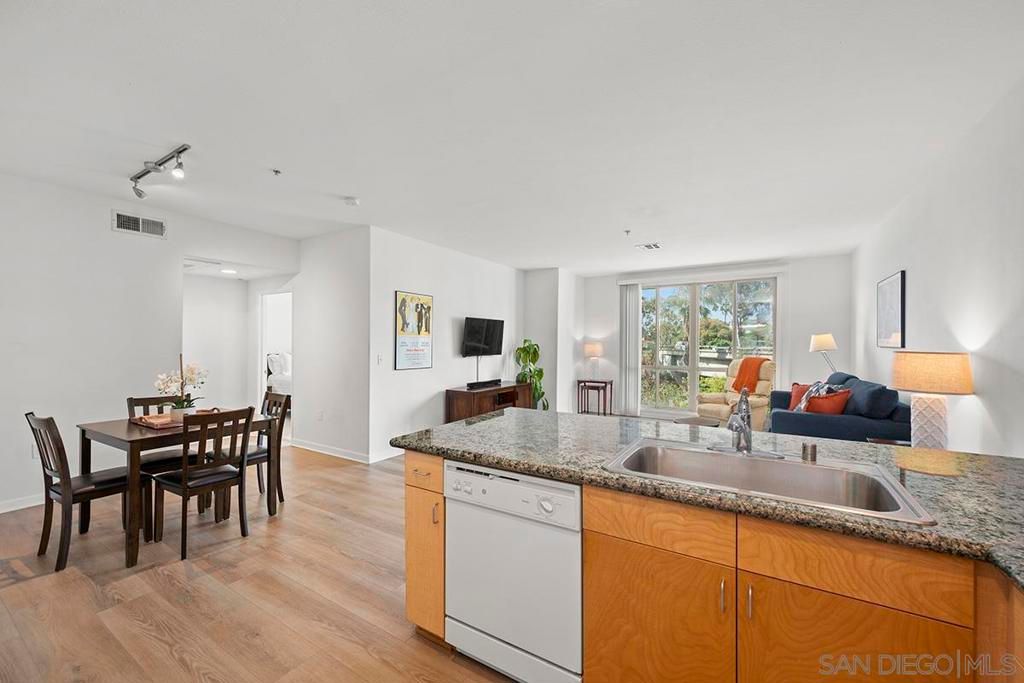 Image 11 of property listing at 1501 Front Street 414, San Diego, CA 92101
