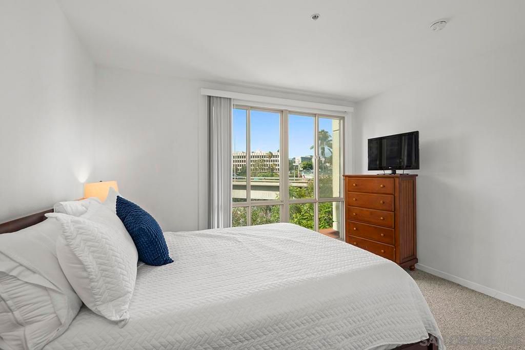 Image 13 of property listing at 1501 Front Street 414, San Diego, CA 92101
