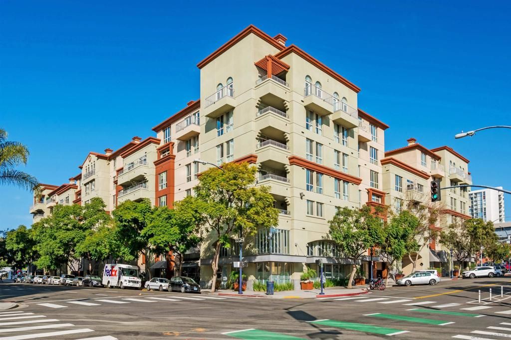Image 18 of property listing at 1501 Front Street 414, San Diego, CA 92101