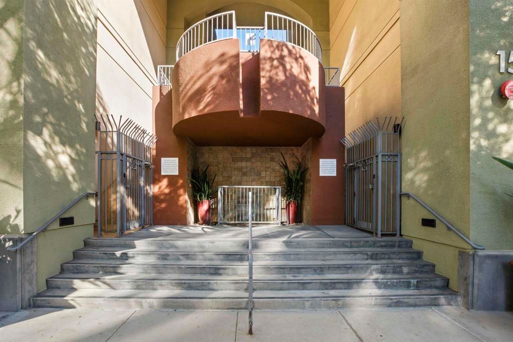 Image 21 of property listing at 1501 Front Street 414, San Diego, CA 92101