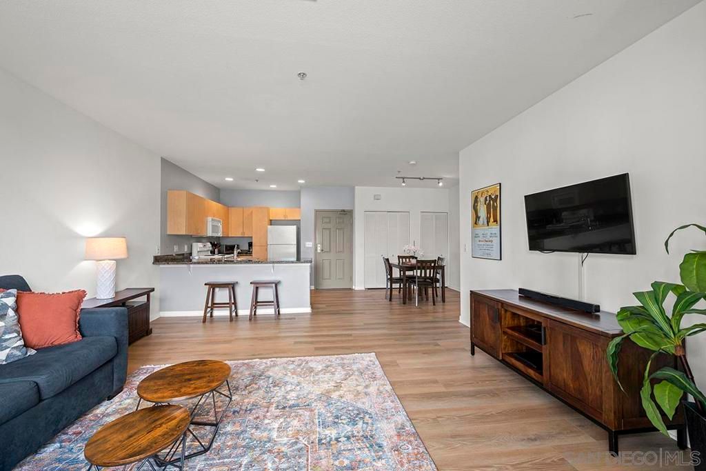 Image 5 of property listing at 1501 Front Street 414, San Diego, CA 92101