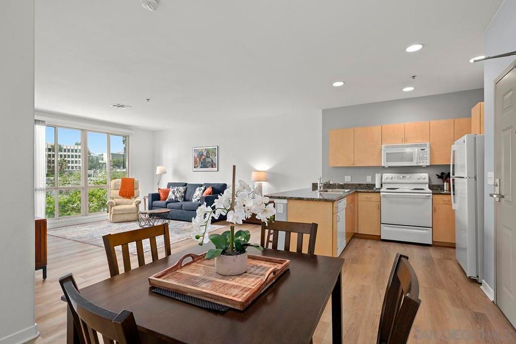 Image 7 of property listing at 1501 Front Street 414, San Diego, CA 92101