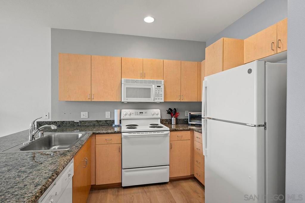 Image 8 of property listing at 1501 Front Street 414, San Diego, CA 92101