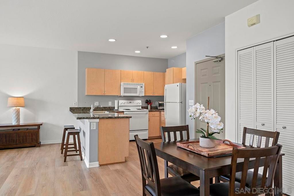 Image 9 of property listing at 1501 Front Street 414, San Diego, CA 92101
