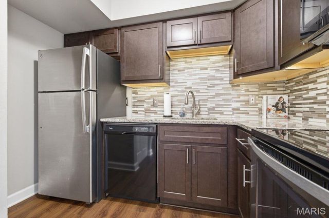 1746 Redbird Cove, Brentwood, MO 63144