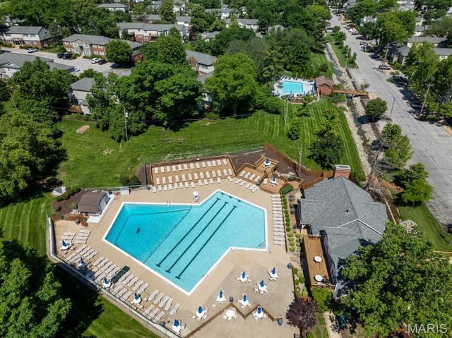 1746 Redbird Cove, Brentwood, MO 63144