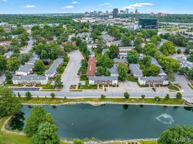 1746 Redbird Cove, Brentwood, MO 63144