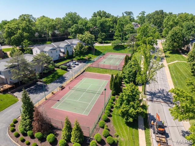 1746 Redbird Cove, Brentwood, MO 63144