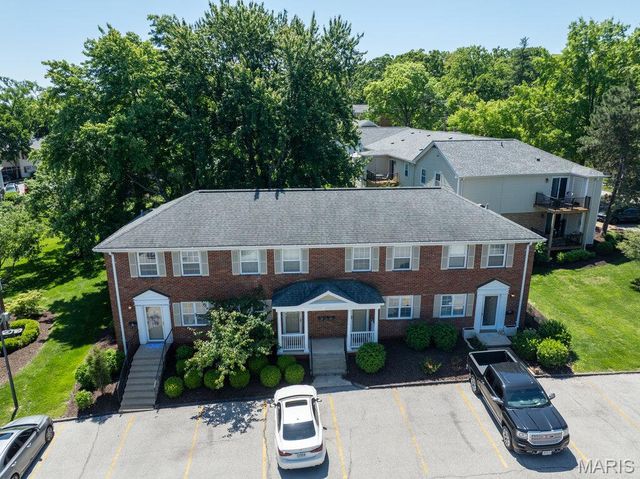 1746 Redbird Cove, Brentwood, MO 63144