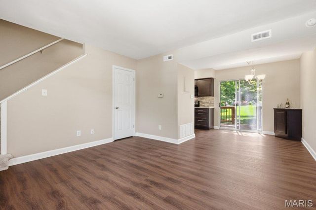 1746 Redbird Cove, Brentwood, MO 63144
