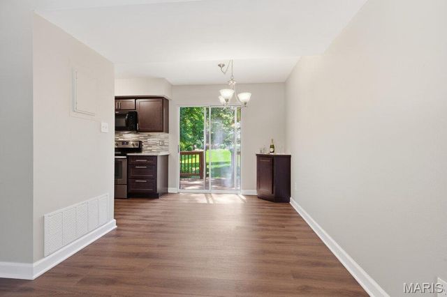 1746 Redbird Cove, Brentwood, MO 63144