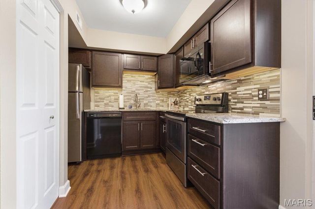 1746 Redbird Cove, Brentwood, MO 63144