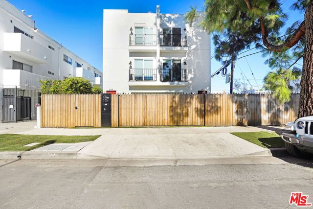 21719 Hart Street, Canoga Park (los Angeles), CA 91303