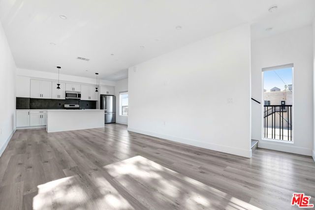 21719 Hart Street, Canoga Park (los Angeles), CA 91303