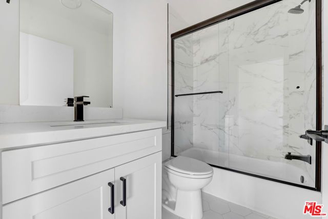 21719 Hart Street, Canoga Park (los Angeles), CA 91303