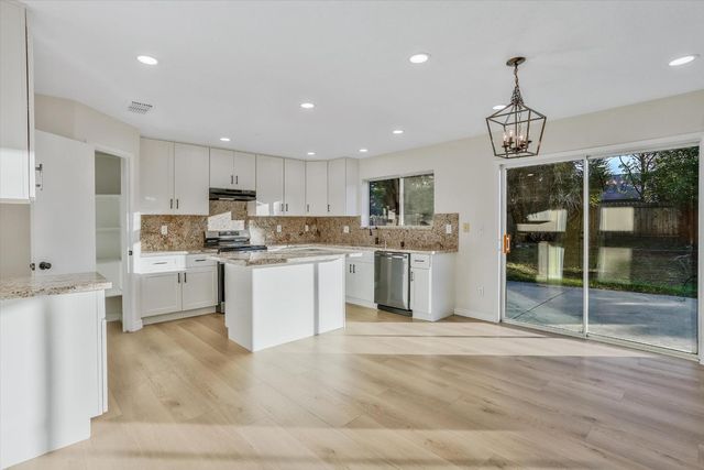 5481 Muskingham Way, Sacramento, CA 95823