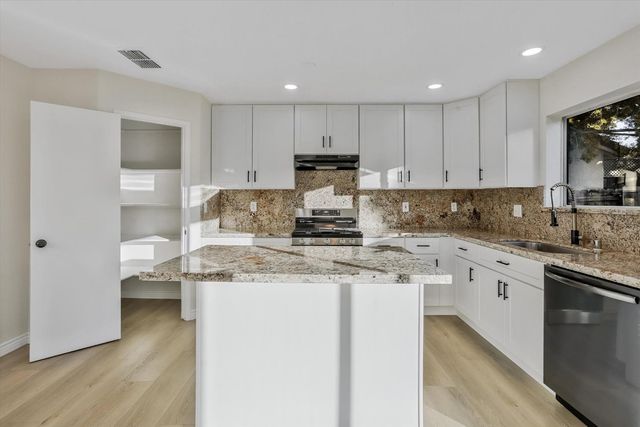 5481 Muskingham Way, Sacramento, CA 95823