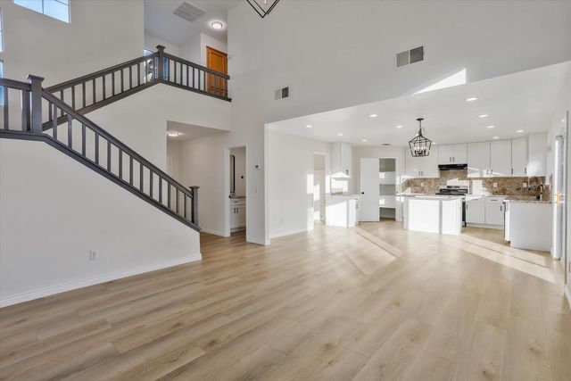 5481 Muskingham Way, Sacramento, CA 95823