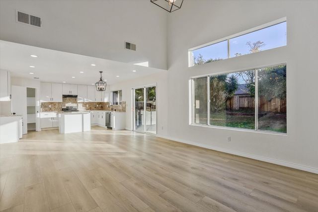 5481 Muskingham Way, Sacramento, CA 95823