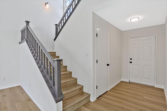 5481 Muskingham Way, Sacramento, CA 95823