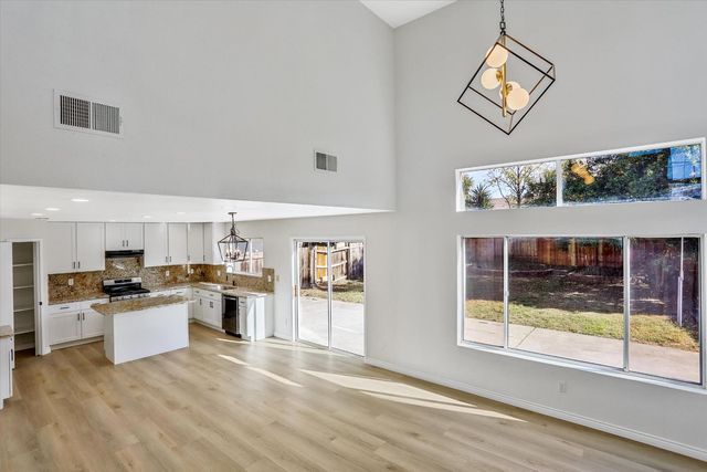 5481 Muskingham Way, Sacramento, CA 95823