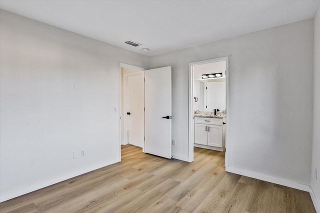 5481 Muskingham Way, Sacramento, CA 95823