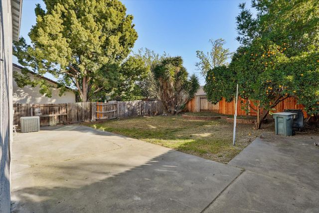 5481 Muskingham Way, Sacramento, CA 95823