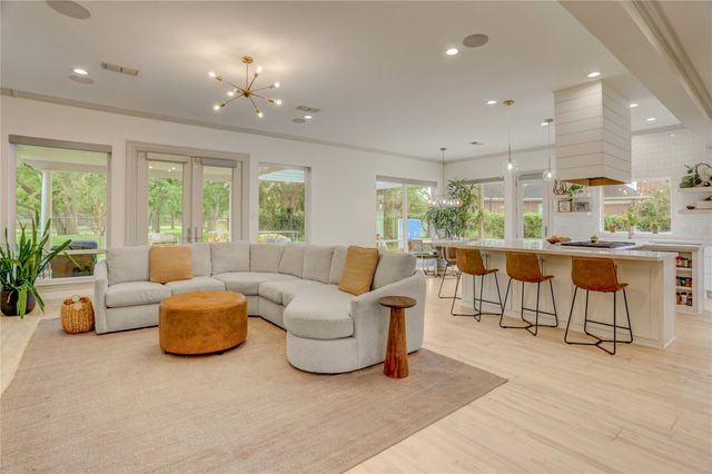 18 Dartmoor Court, Sugar Land, TX 77479