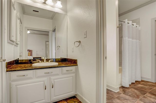 18 Dartmoor Court, Sugar Land, TX 77479