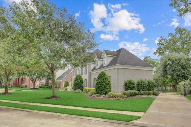 18 Dartmoor Court, Sugar Land, TX 77479