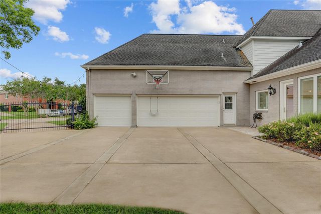 18 Dartmoor Court, Sugar Land, TX 77479